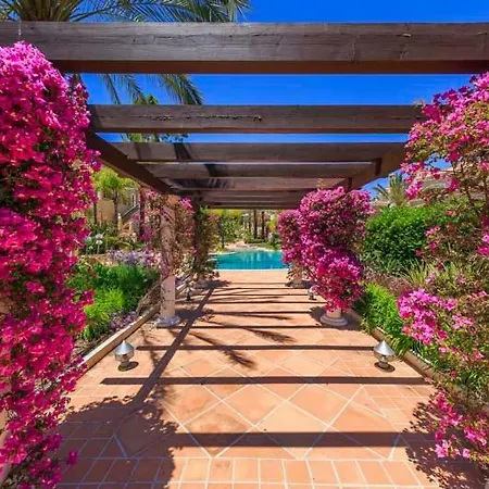 Sleeps 8 Pool Air Con T774088 Vila